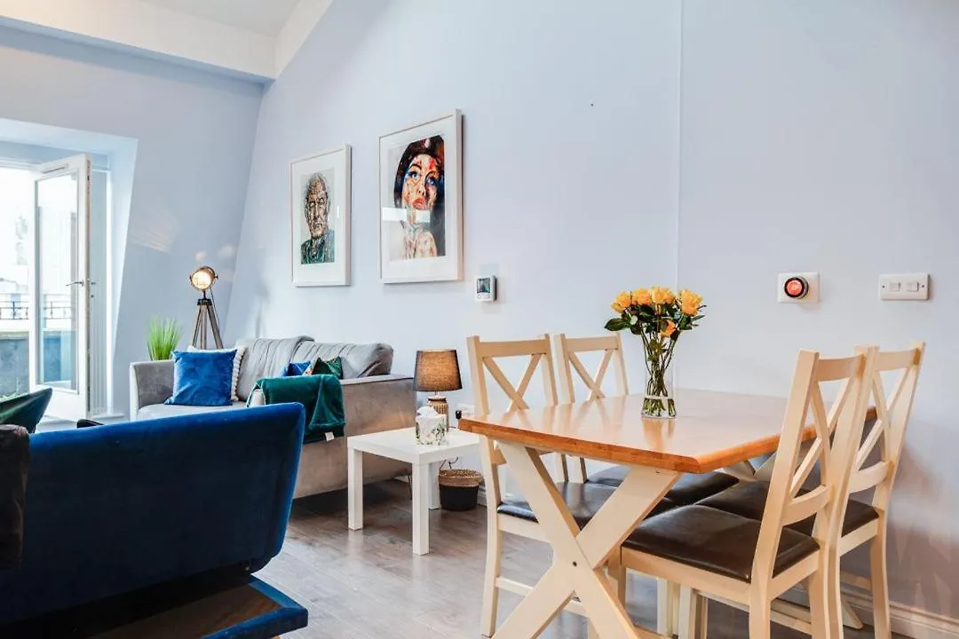 City Centre Top Floor Apartment In Belfast City Centre Großbritannien