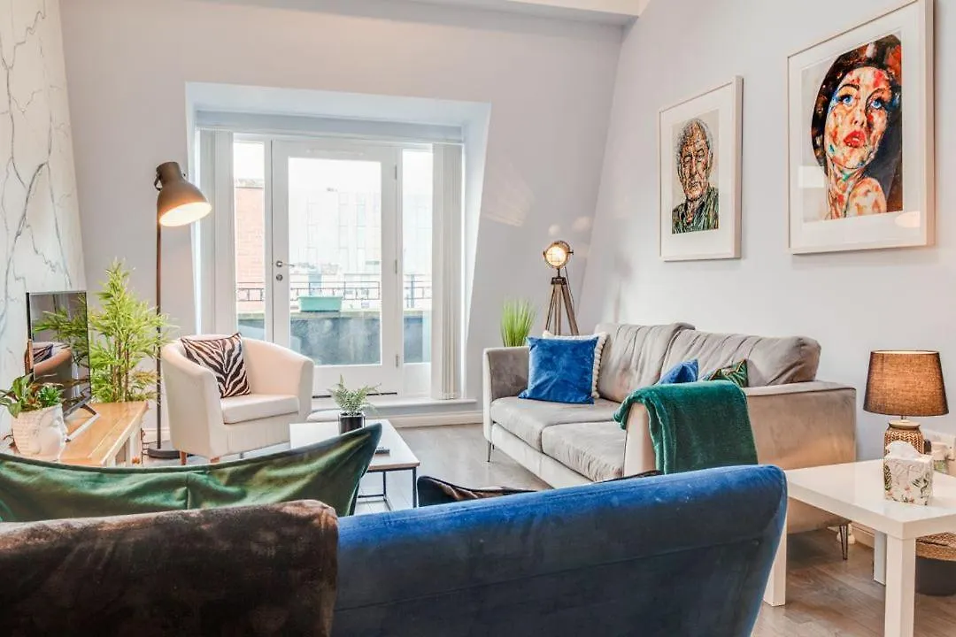 City Centre Top Floor Apartment In Belfast City Centre